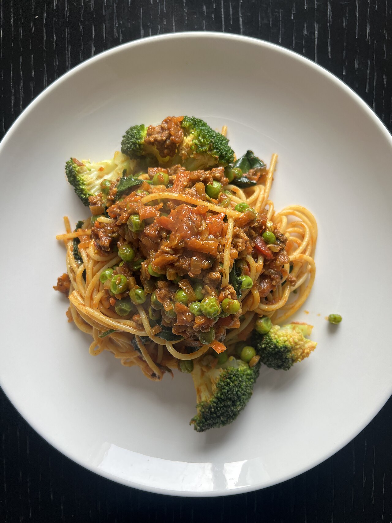 Pasta with sauce, peas and broccoli from the original benchmark