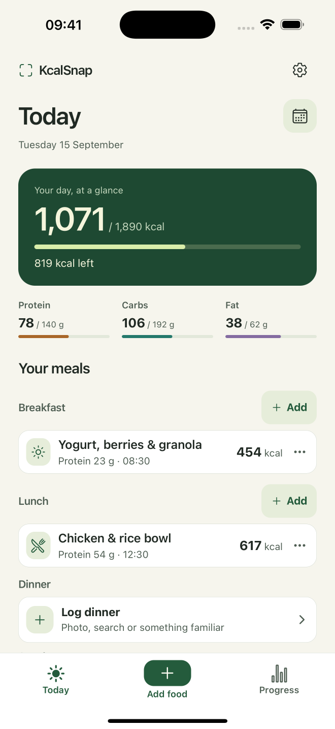 Today's calorie and macro totals, with breakfast and lunch in the meal diary.